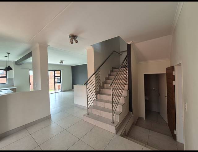3 BEDROOM DUPLEX TO LET IN GLEN MARAIS